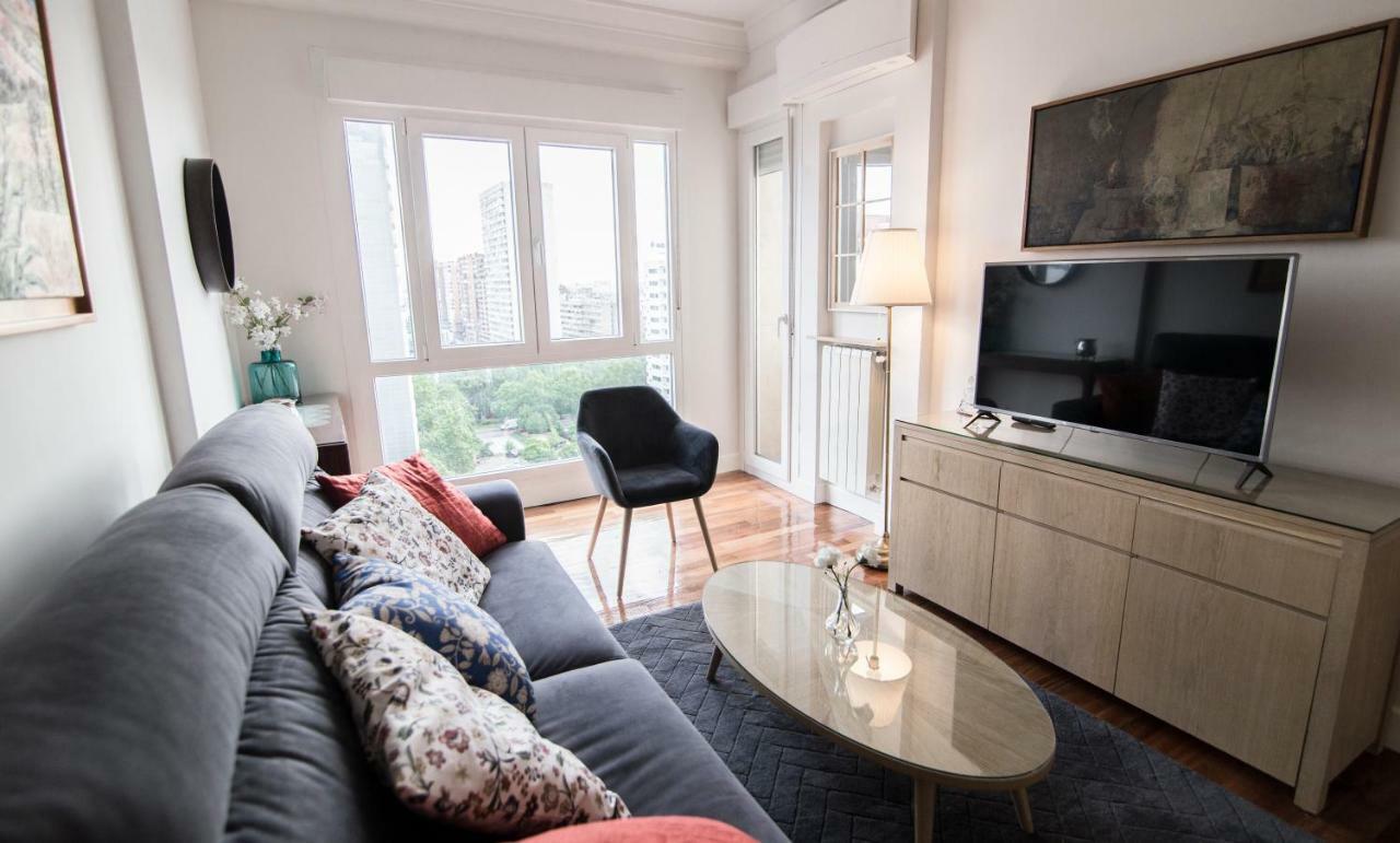 Elegant Retreat Business District Bernabeu Apartment Madrid Luaran gambar