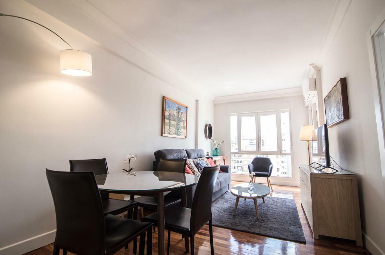 Elegant Retreat Business District Bernabeu Apartment Madrid Luaran gambar