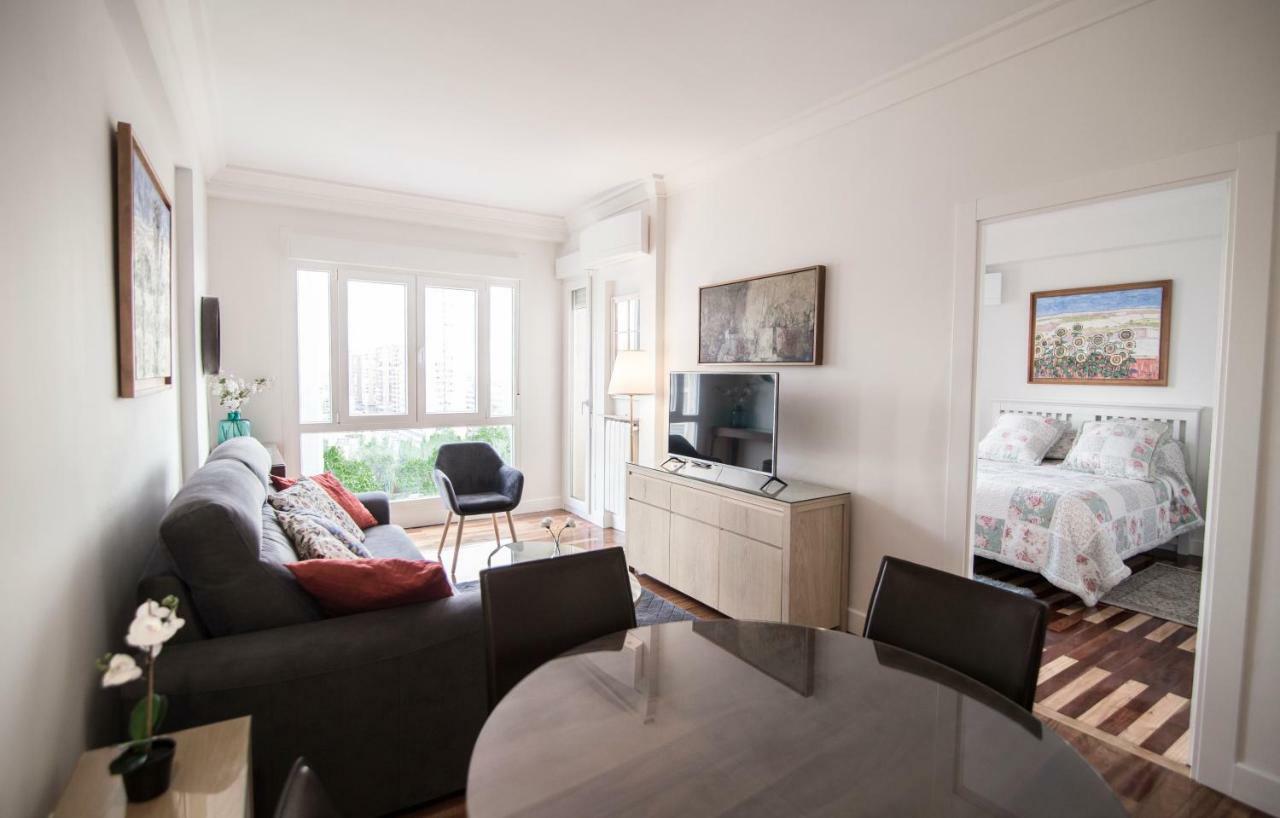 Elegant Retreat Business District Bernabeu Apartment Madrid Luaran gambar